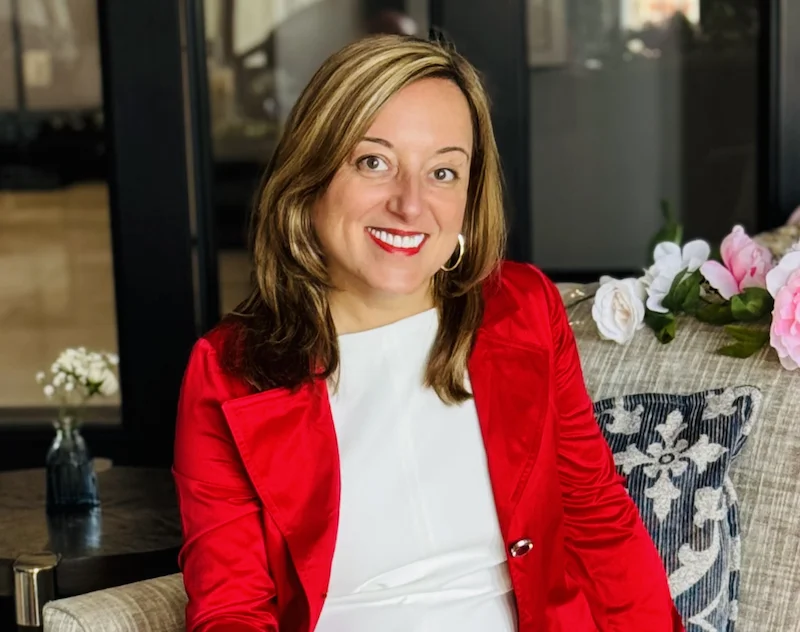 Delia Arhiri - Inspring Author